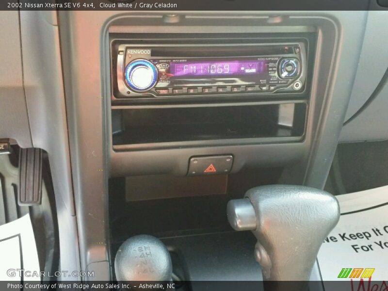 Cloud White / Gray Celadon 2002 Nissan Xterra SE V6 4x4
