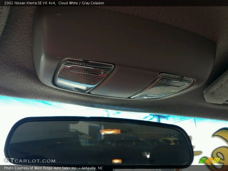Cloud White / Gray Celadon 2002 Nissan Xterra SE V6 4x4