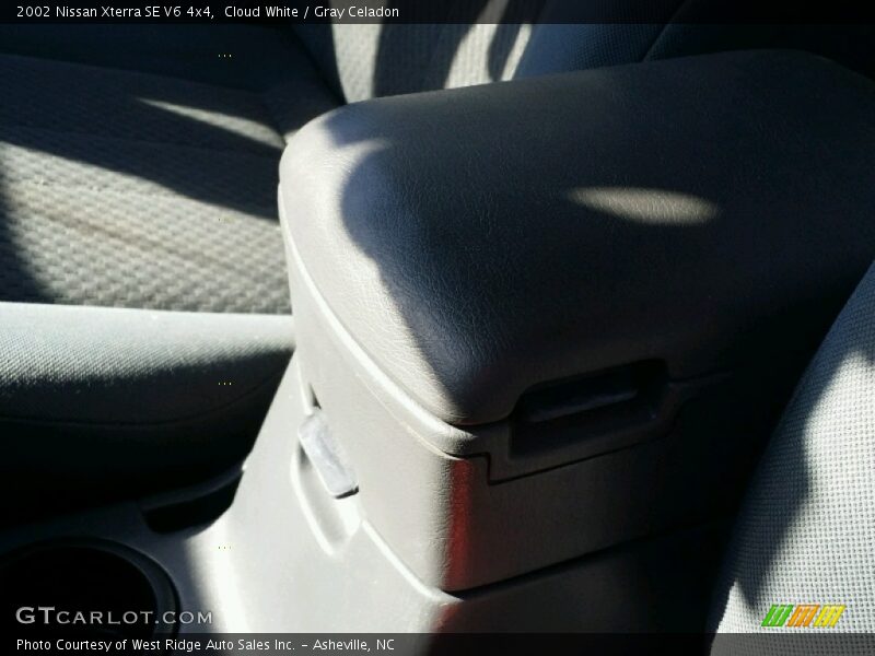Cloud White / Gray Celadon 2002 Nissan Xterra SE V6 4x4