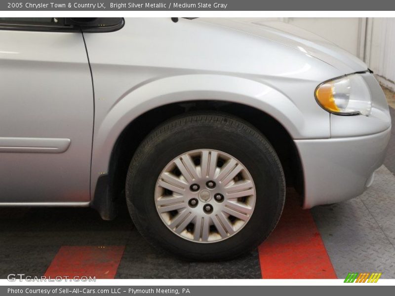 Bright Silver Metallic / Medium Slate Gray 2005 Chrysler Town & Country LX
