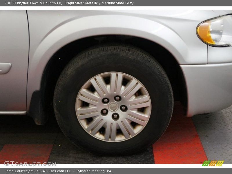 Bright Silver Metallic / Medium Slate Gray 2005 Chrysler Town & Country LX