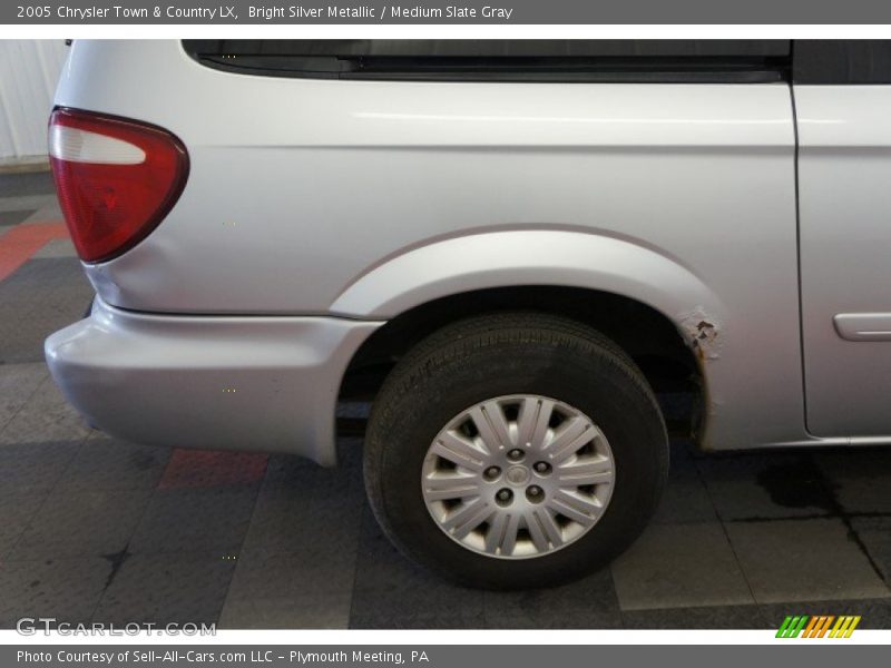 Bright Silver Metallic / Medium Slate Gray 2005 Chrysler Town & Country LX