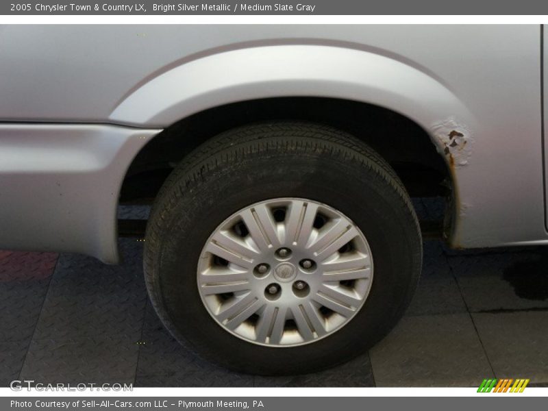 Bright Silver Metallic / Medium Slate Gray 2005 Chrysler Town & Country LX