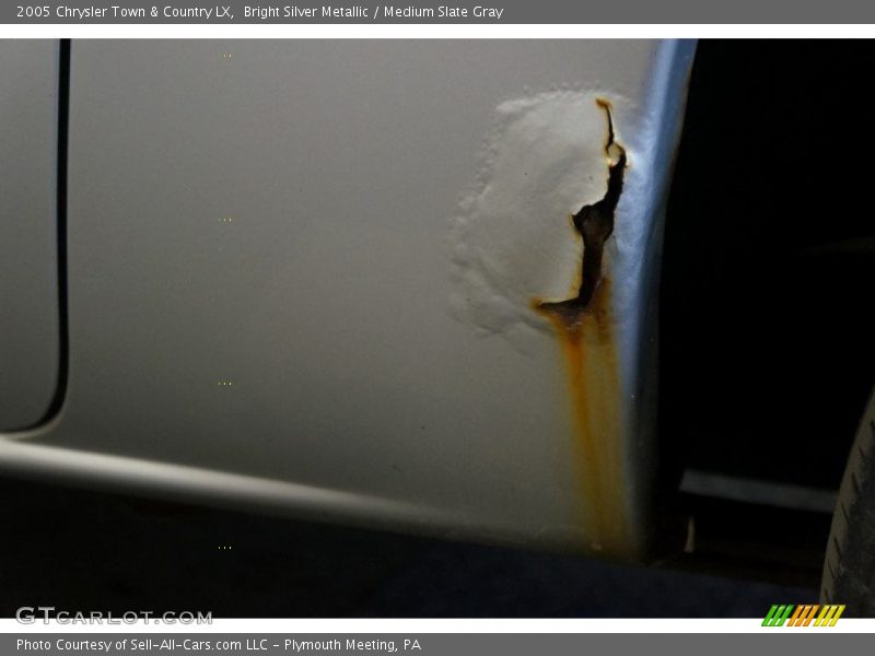 Bright Silver Metallic / Medium Slate Gray 2005 Chrysler Town & Country LX