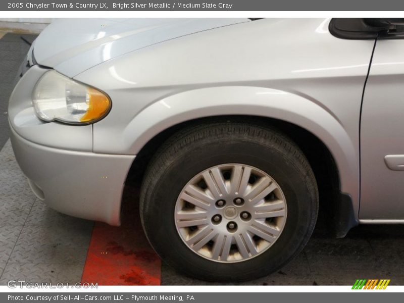 Bright Silver Metallic / Medium Slate Gray 2005 Chrysler Town & Country LX