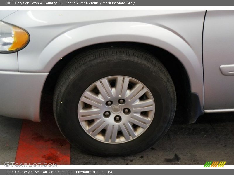 Bright Silver Metallic / Medium Slate Gray 2005 Chrysler Town & Country LX