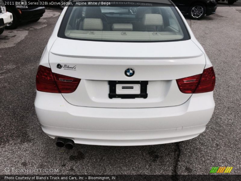 Alpine White / Beige 2011 BMW 3 Series 328i xDrive Sedan