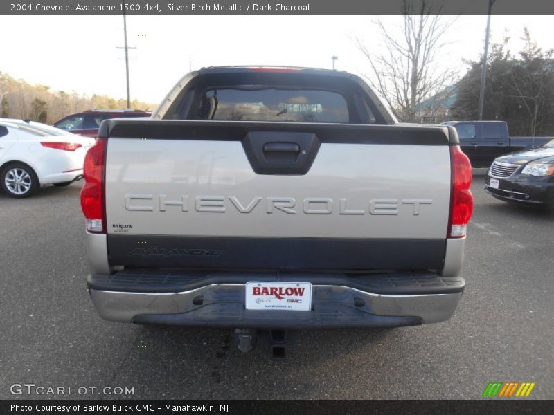 Silver Birch Metallic / Dark Charcoal 2004 Chevrolet Avalanche 1500 4x4