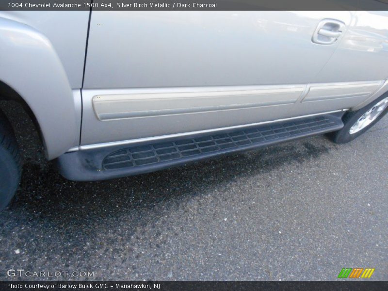Silver Birch Metallic / Dark Charcoal 2004 Chevrolet Avalanche 1500 4x4