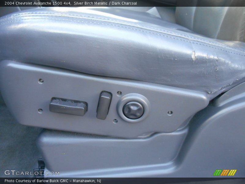 Silver Birch Metallic / Dark Charcoal 2004 Chevrolet Avalanche 1500 4x4