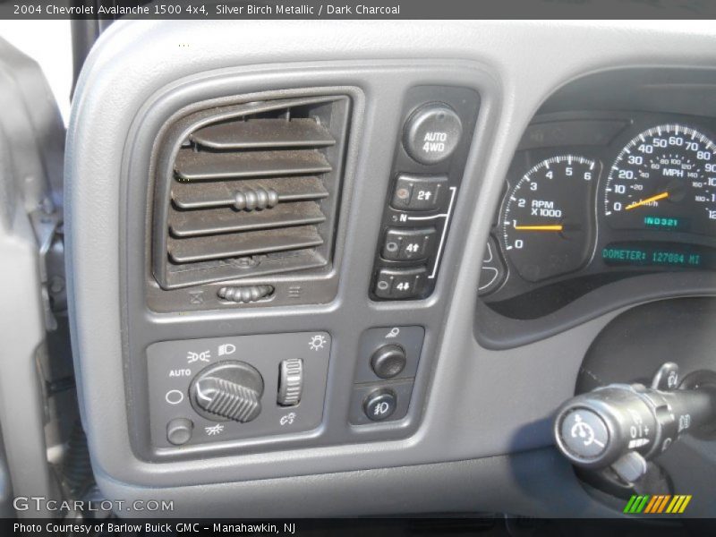 Silver Birch Metallic / Dark Charcoal 2004 Chevrolet Avalanche 1500 4x4