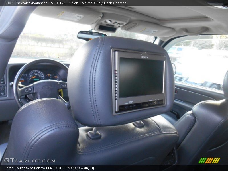 Silver Birch Metallic / Dark Charcoal 2004 Chevrolet Avalanche 1500 4x4