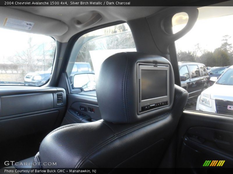 Silver Birch Metallic / Dark Charcoal 2004 Chevrolet Avalanche 1500 4x4