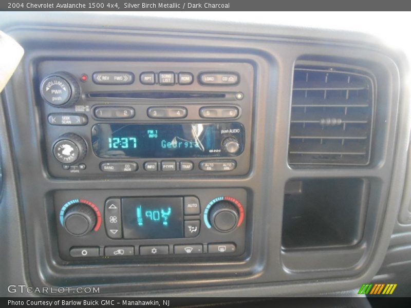 Silver Birch Metallic / Dark Charcoal 2004 Chevrolet Avalanche 1500 4x4