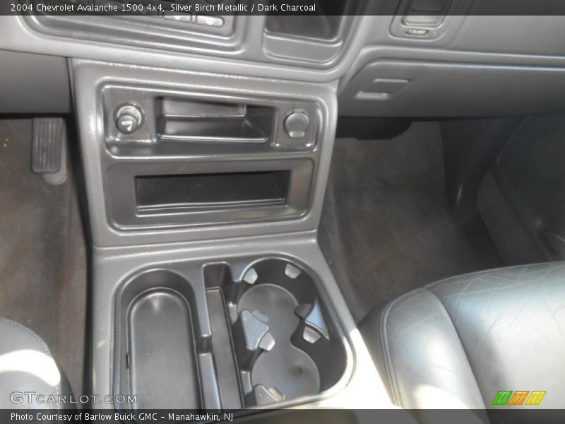 Silver Birch Metallic / Dark Charcoal 2004 Chevrolet Avalanche 1500 4x4