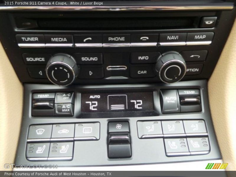 Controls of 2015 911 Carrera 4 Coupe