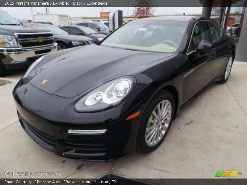 Front 3/4 View of 2015 Panamera S E-Hybrid