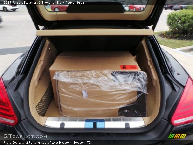  2015 Panamera S E-Hybrid Trunk