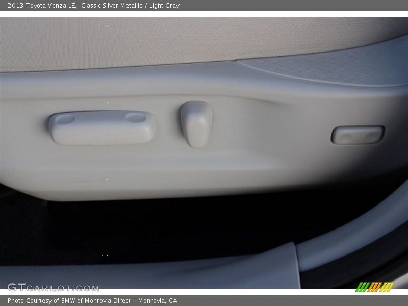 Classic Silver Metallic / Light Gray 2013 Toyota Venza LE