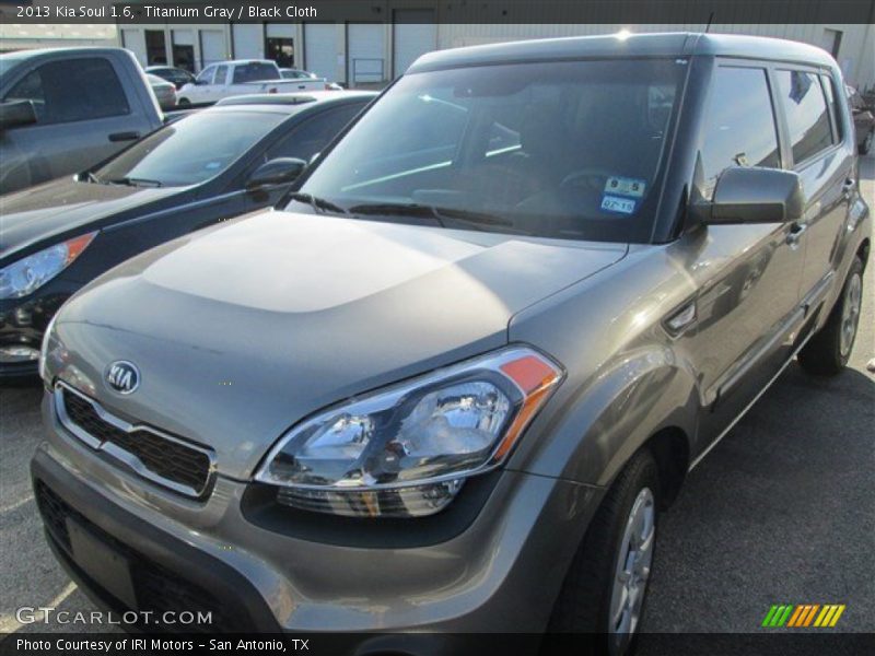 Titanium Gray / Black Cloth 2013 Kia Soul 1.6