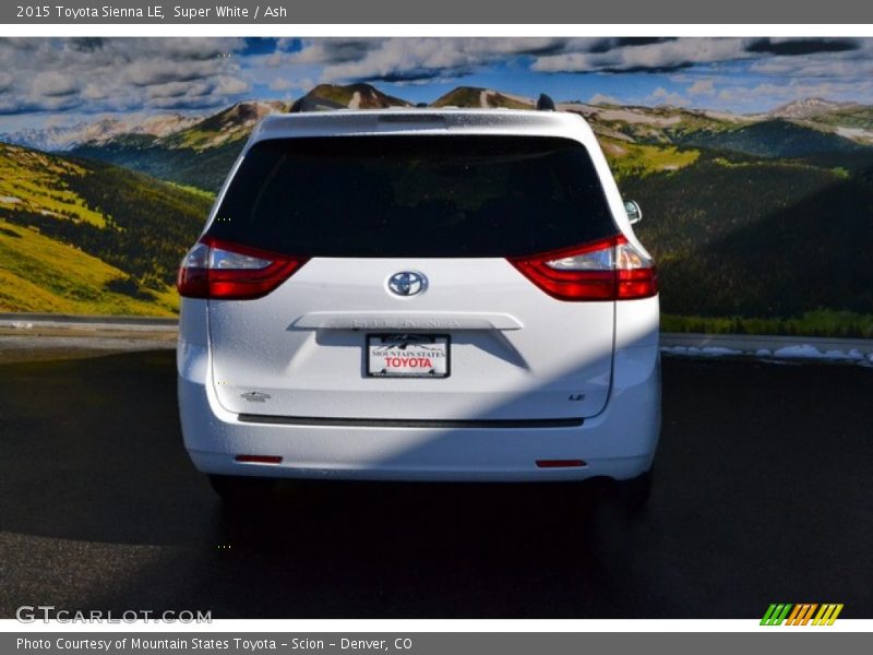 Super White / Ash 2015 Toyota Sienna LE