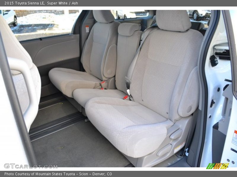 Super White / Ash 2015 Toyota Sienna LE