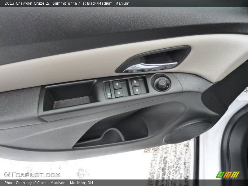 Summit White / Jet Black/Medium Titanium 2013 Chevrolet Cruze LS