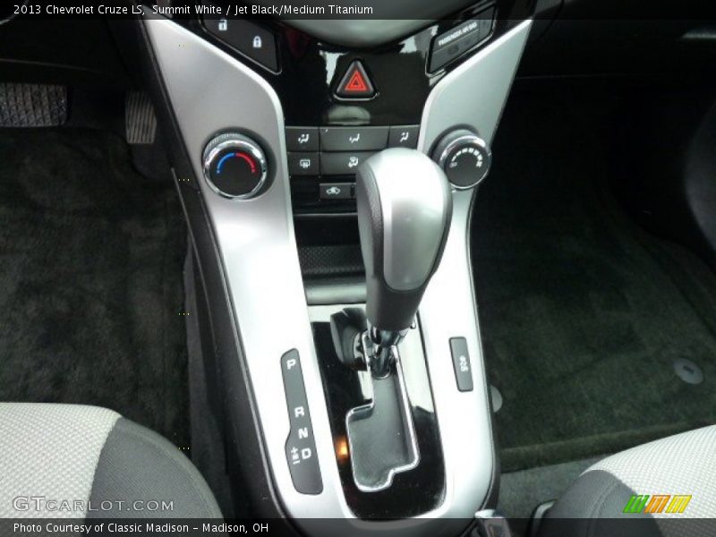 Summit White / Jet Black/Medium Titanium 2013 Chevrolet Cruze LS