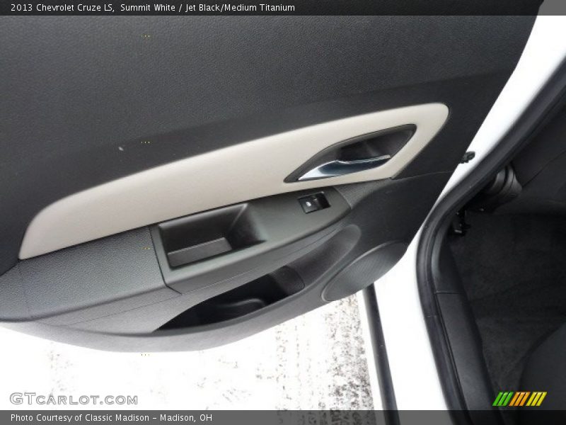 Summit White / Jet Black/Medium Titanium 2013 Chevrolet Cruze LS