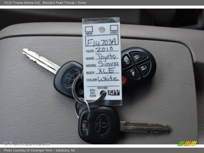 Blizzard Pearl Tricoat / Stone 2010 Toyota Sienna XLE