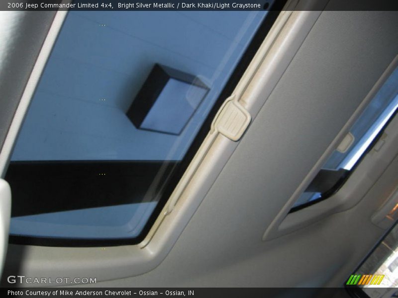 Bright Silver Metallic / Dark Khaki/Light Graystone 2006 Jeep Commander Limited 4x4