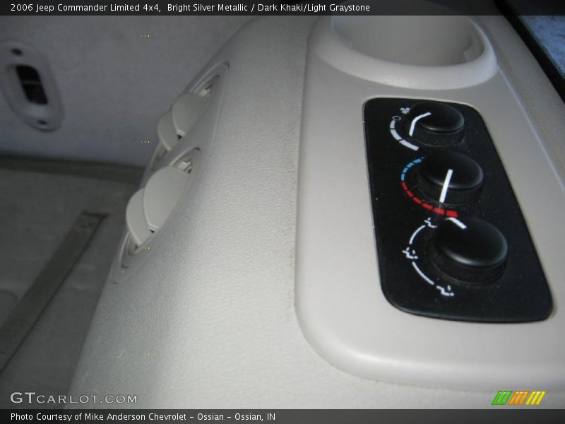 Bright Silver Metallic / Dark Khaki/Light Graystone 2006 Jeep Commander Limited 4x4