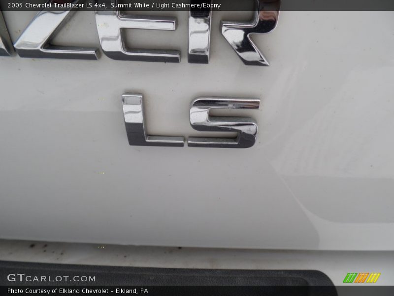 Summit White / Light Cashmere/Ebony 2005 Chevrolet TrailBlazer LS 4x4