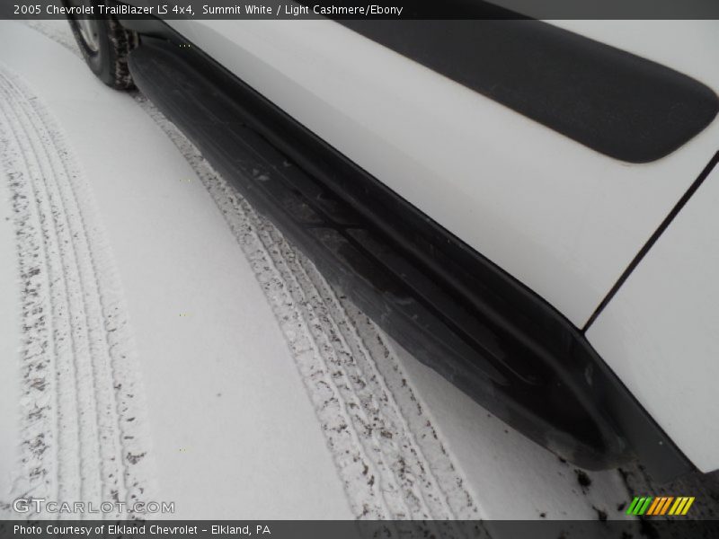 Summit White / Light Cashmere/Ebony 2005 Chevrolet TrailBlazer LS 4x4
