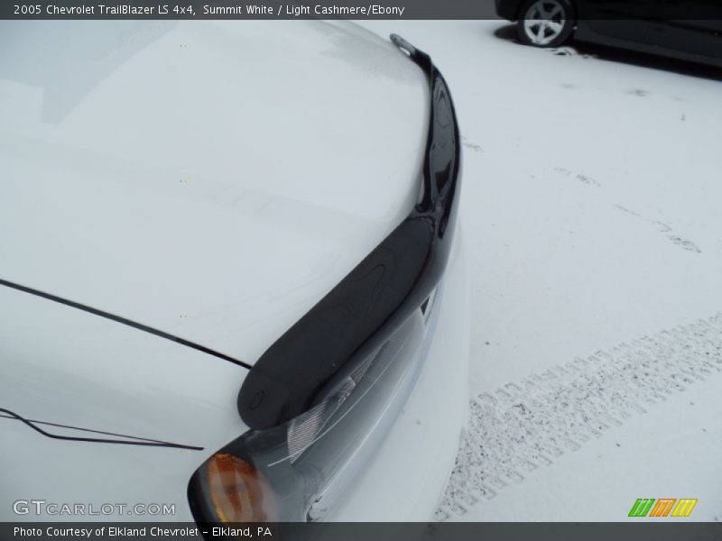 Summit White / Light Cashmere/Ebony 2005 Chevrolet TrailBlazer LS 4x4
