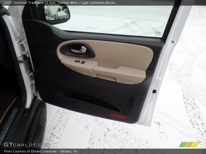 Summit White / Light Cashmere/Ebony 2005 Chevrolet TrailBlazer LS 4x4