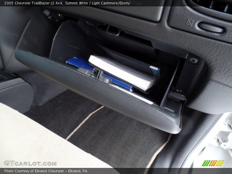 Summit White / Light Cashmere/Ebony 2005 Chevrolet TrailBlazer LS 4x4