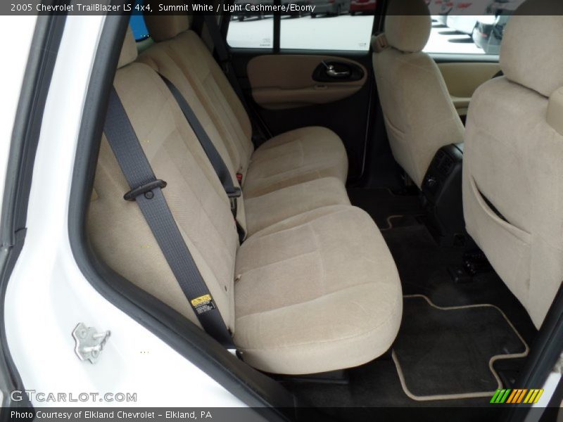 Summit White / Light Cashmere/Ebony 2005 Chevrolet TrailBlazer LS 4x4