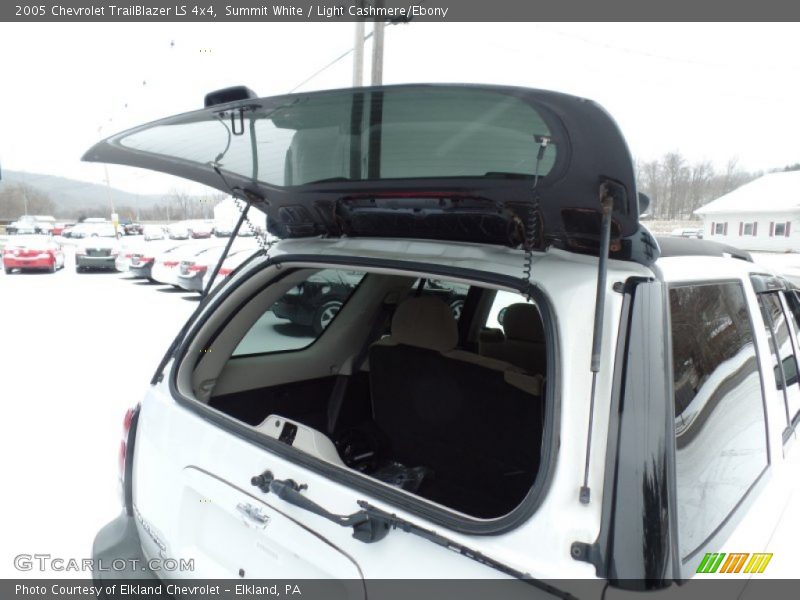 Summit White / Light Cashmere/Ebony 2005 Chevrolet TrailBlazer LS 4x4