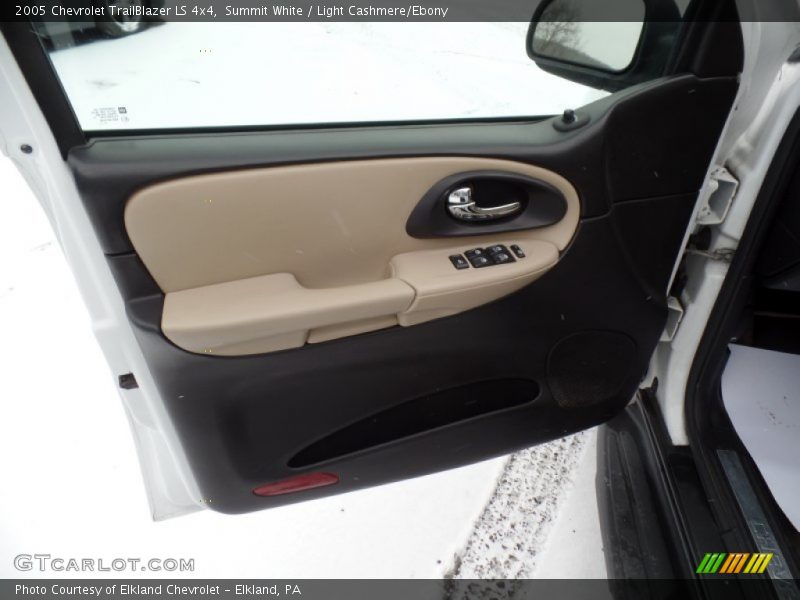 Summit White / Light Cashmere/Ebony 2005 Chevrolet TrailBlazer LS 4x4