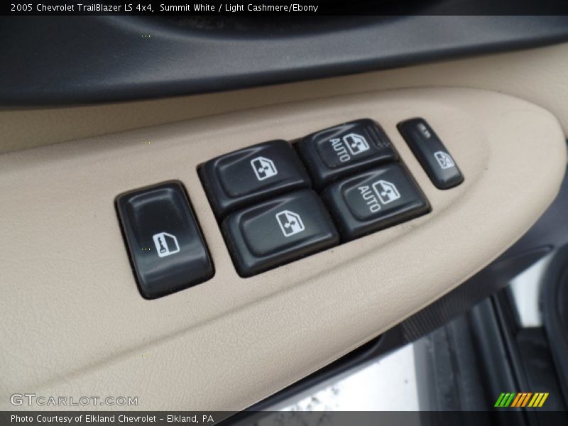 Summit White / Light Cashmere/Ebony 2005 Chevrolet TrailBlazer LS 4x4