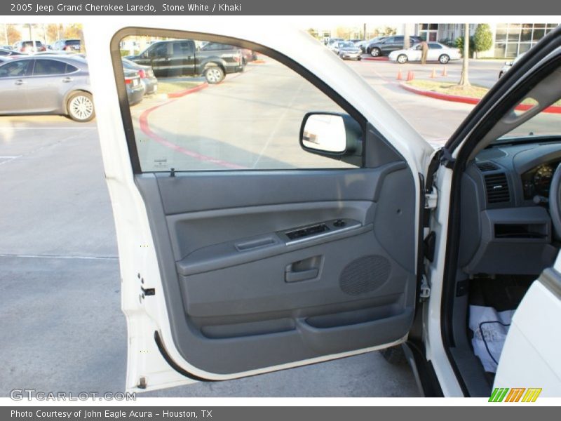 Stone White / Khaki 2005 Jeep Grand Cherokee Laredo
