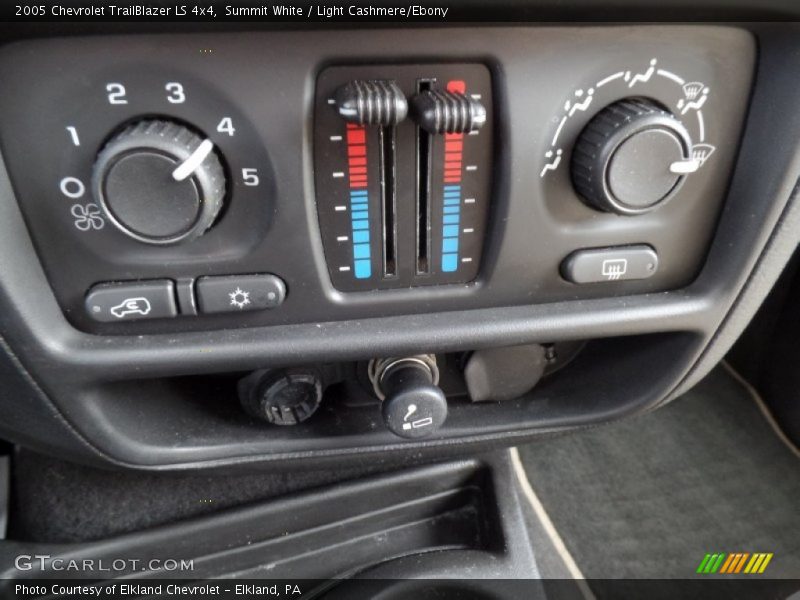 Summit White / Light Cashmere/Ebony 2005 Chevrolet TrailBlazer LS 4x4