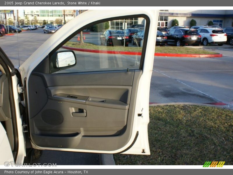 Stone White / Khaki 2005 Jeep Grand Cherokee Laredo