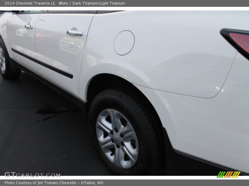 White / Dark Titanium/Light Titanium 2014 Chevrolet Traverse LS