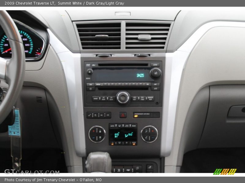 Summit White / Dark Gray/Light Gray 2009 Chevrolet Traverse LT
