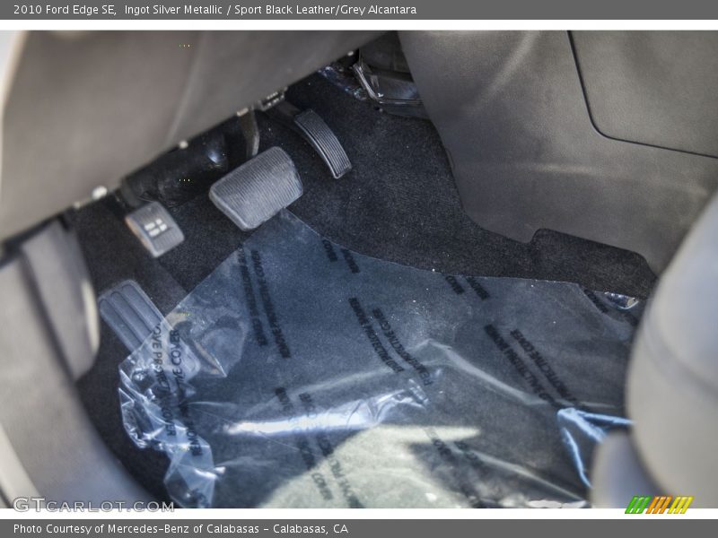 Ingot Silver Metallic / Sport Black Leather/Grey Alcantara 2010 Ford Edge SE