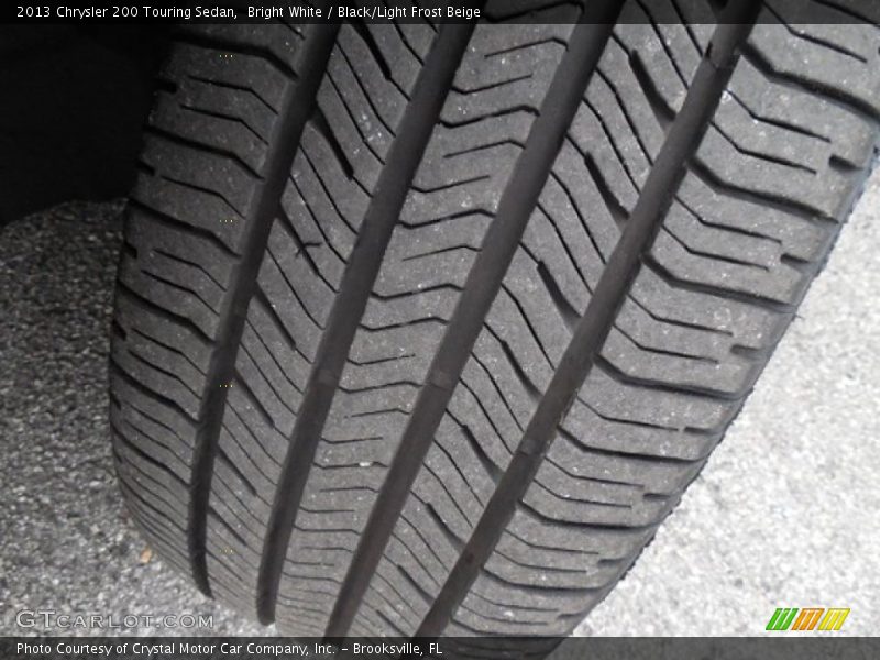 Bright White / Black/Light Frost Beige 2013 Chrysler 200 Touring Sedan