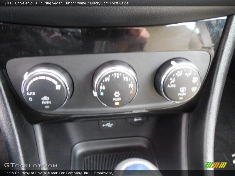 Bright White / Black/Light Frost Beige 2013 Chrysler 200 Touring Sedan