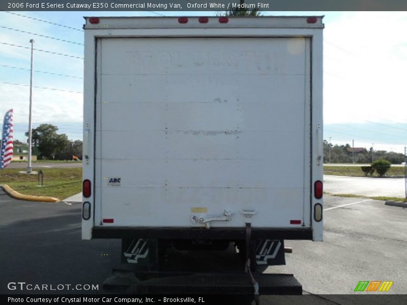 Oxford White / Medium Flint 2006 Ford E Series Cutaway E350 Commercial Moving Van